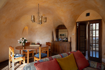 Borana Lodge Borana Lodge: Essbereich mit kleiner Bar Cottage 7