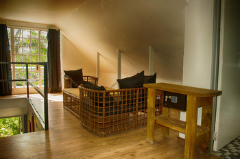 The Old House: Private Lounge