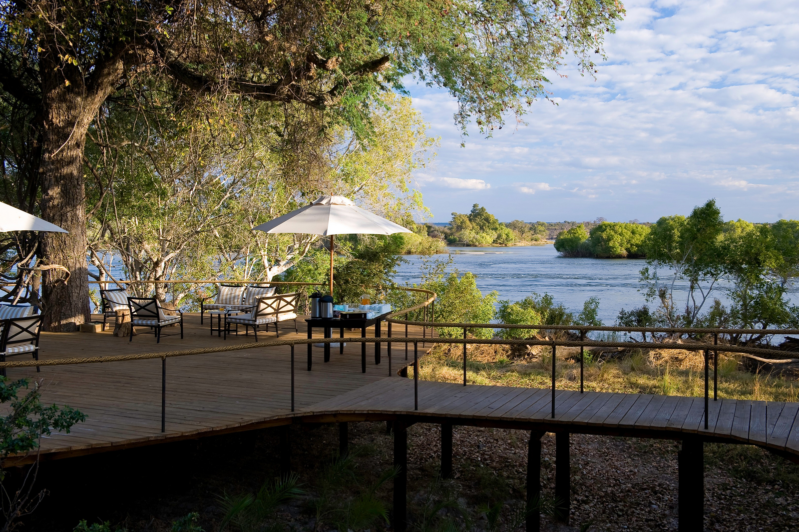 Toka Leya Camp Toka Leya Camp: Ausblick Terasse