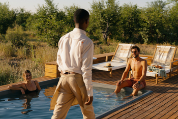 Wilderness Mokete Camp: Kellner und Gäste