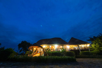 Crater Safari Lodge: Aufgang zum Haupthaus