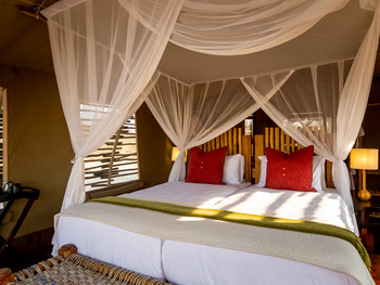 Gham Dhao Lodge Gham Dhao Lodge: Doppelbett mit Moskitonetz