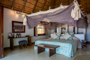 Luangwa River Camp: Gästechalet Außenansicht