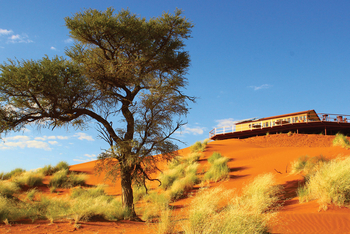 Namib Dune Star Camp Namib Dune Star Camp: Blick zum Hauptgebäude