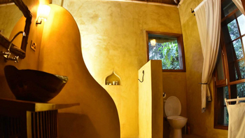 Primate Lodge: Gästebad mit WC