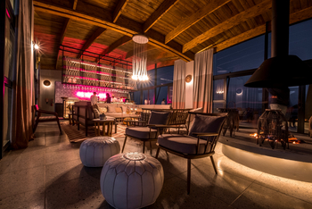 The Desert Grace: Lounge