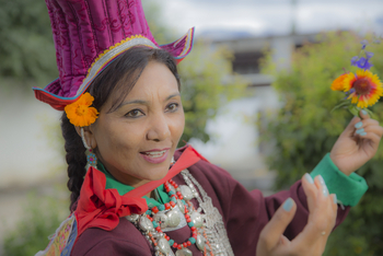 The Grand Dragon Hotel: Volkstänzerin