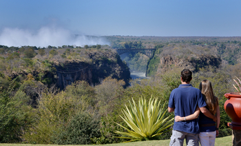 Victoria Falls Hotel: Blick auf die Victoria Falls Bridge