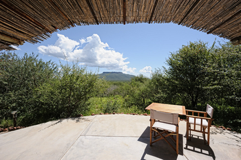 Waterberg Guest Farm: Aussicht von einer Terrasse