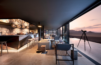 andBeyond Sossusvlei Desert Lodge: Lounge und Terrasse