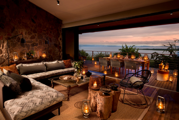 Bumi Hills Safari Lodge: Ausblick Baobab Villa am Abend