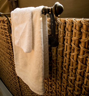 Chilo Mahove Tented Camp: Handtuch