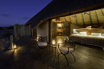 Doro Nawas Camp Doro Nawas Camp: Blick ins Zelt von der Veranda