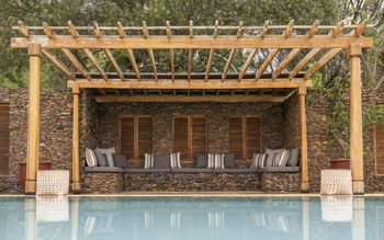 Governors' Mugie: Pool Lounge