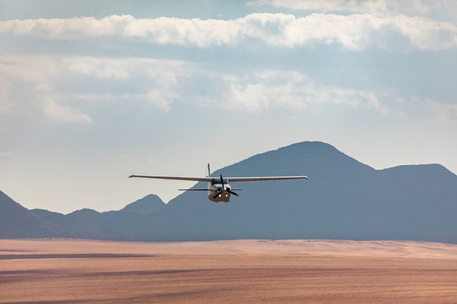 Kwessi Dunes Kwessi Dunes: Flugzeug