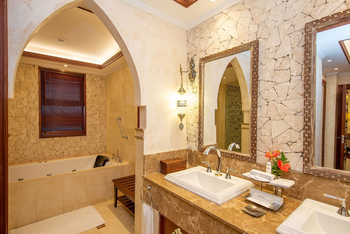 Nairobi Serena Hotel: Gästebad