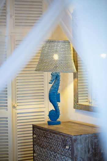 Alfajiri Villas Alfajiri Villas: Nachttischlampe in Form eines Seepferdchens Cliff Villa