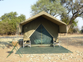 Camp Mana: Zelt von außen