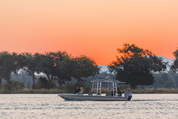 Classic Zambia Safaris Classic Zambia Safaris: Motorbootexkursion