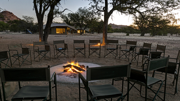 Malansrus Tented Camp Malansrus Tented Camp: Regiesessel am Feuer