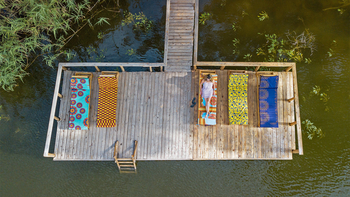 Mutanda Lake Resort: Sonnendeck am See