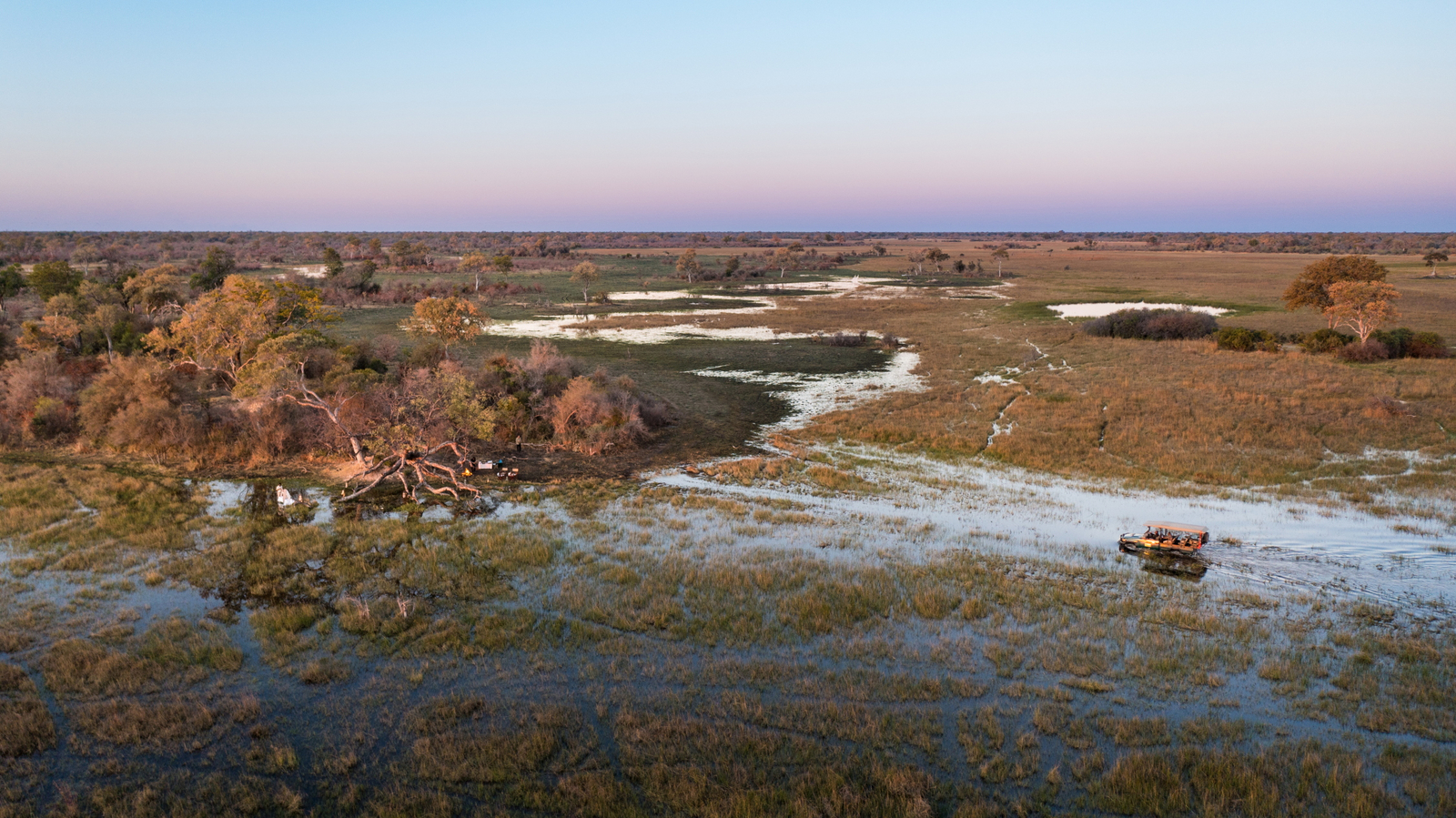 Okavango Explorers Camp Okavango Explorers Camp: Anfahrt zum Sundowner