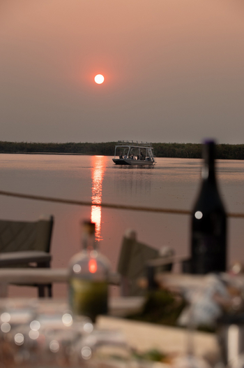 Sitatunga Private Island Camp: Wein bei Sonnenuntergang