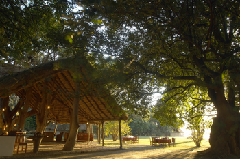 Tafika Camp: Rasen vor der Sitenje