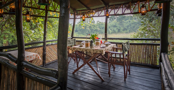 Treehouse Hideaway: Dinner im Machan
