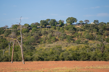 Bumi Hills Safari Lodge: Lodge von unten