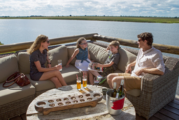 Chobe Game Lodge: Sofas auf dem Deck