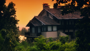 Denwa Backwater Escape: Giebel des Haupthauses