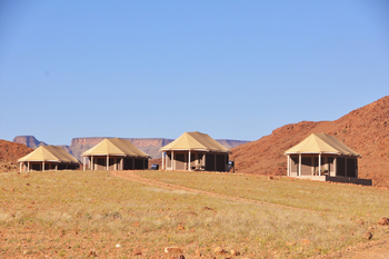 Desert Hills Glamping: Vier Gästezelte