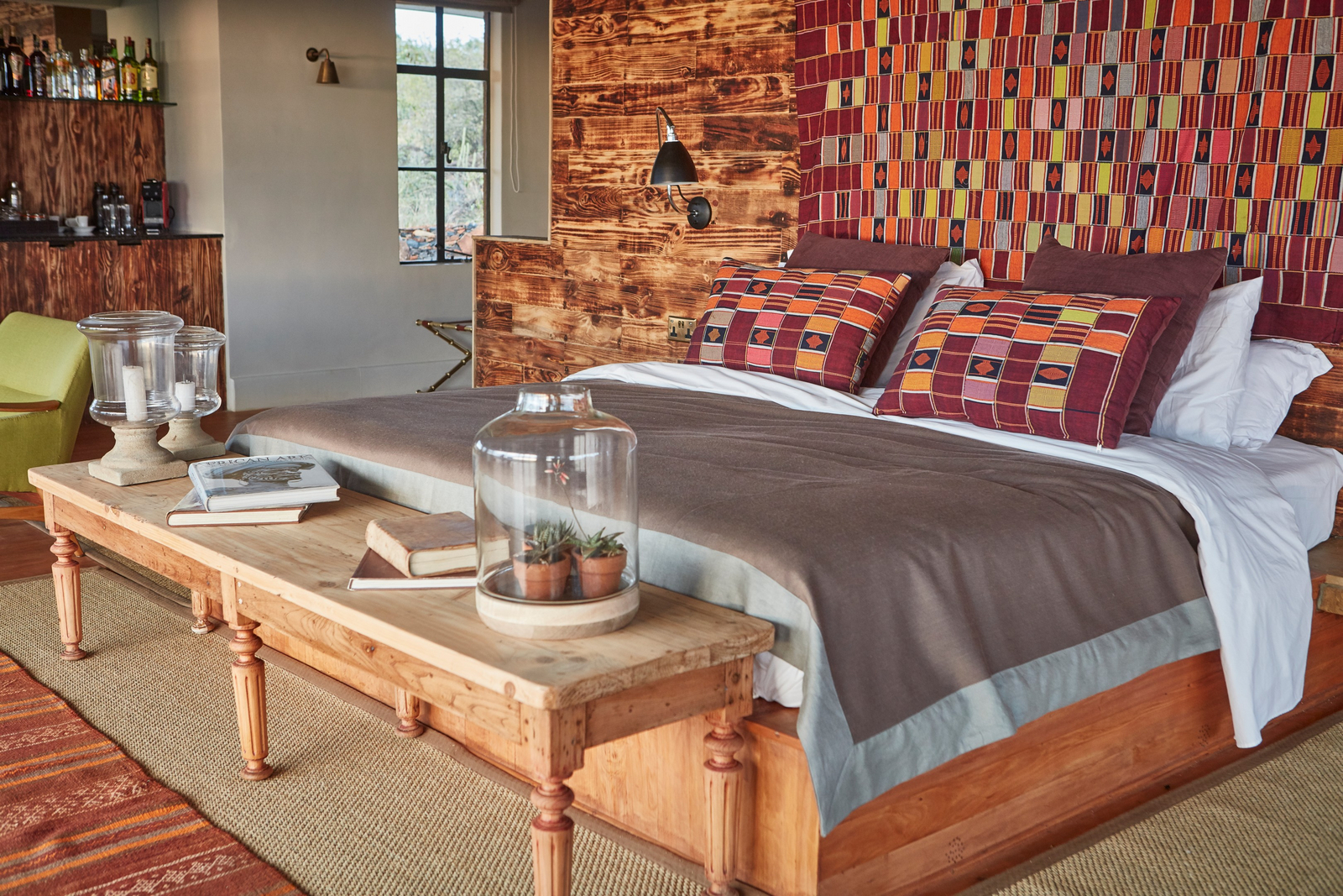 Elewana Lodo Springs Elewana Lodo Springs: Bank vor Doppelbett