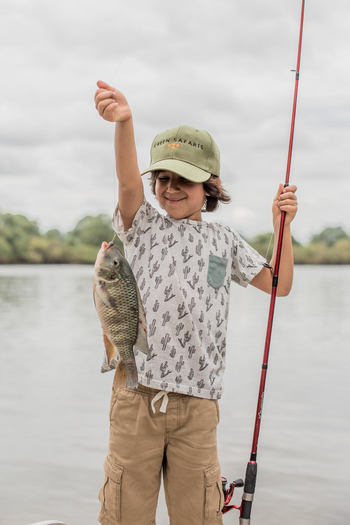 Ila Safari Lodge Ila Safari Lodge: Junge Anglerin