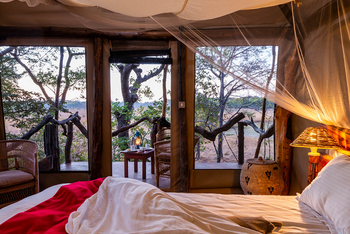 Mukambi Fig Tree Bush Camp: Interior Gästezelt