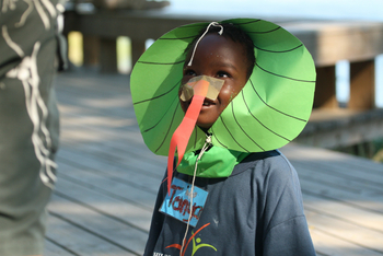 Ruckomechi Camp: Junge mit Kostüm