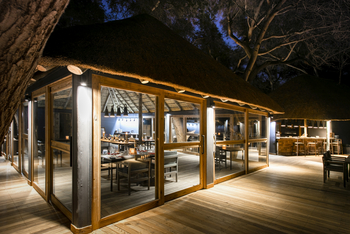 Serra Cafema Serra Cafema: Restaurant der Lodge