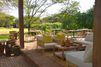 Siringit Villa: Bistro