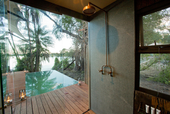 Thorntree River Lodge Thorntree River Lodge: Verglaste Dusche