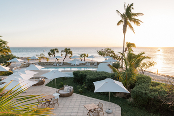 Azura Marlin Beach: Außenanlage am Abend