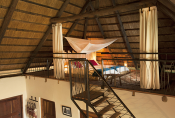 Chundukwa River Lodge: Chalet - Loftbetten