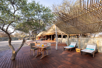 Gham Dhao Lodge Gham Dhao Lodge: Pool Deck und Lodge