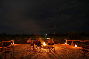 Mogogelo Camp Mogogelo Camp: Lagerfeuer