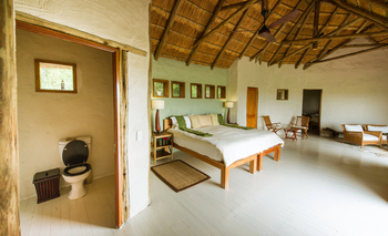 Nxai Pan Camp: Bett und Bad