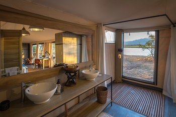 Ruckomechi Camp: Bad Gästezelt