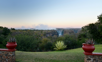 Victoria Falls Hotel: Blick Richtung Viktoriafälle