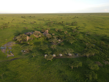 Wayo Little Green Camp: Lage an einer Felsgruppe