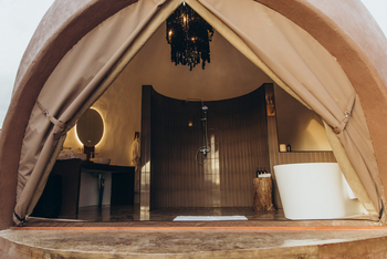 Asanja Nyasirori: Privates Bad