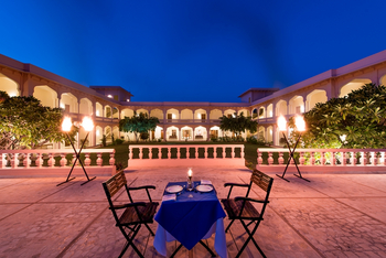 Dev Vilas: Innenhof nach Norden